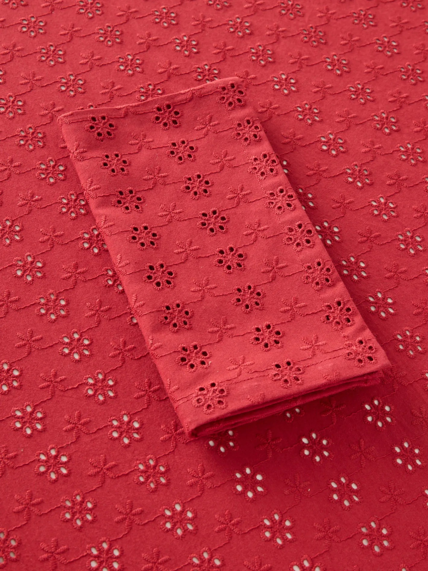 coincasa Tovaglie E Tovaglioli|Tovaglie E Runner Natalizi|Tovaglia in puro cotone con ricamo sangallo Rosso