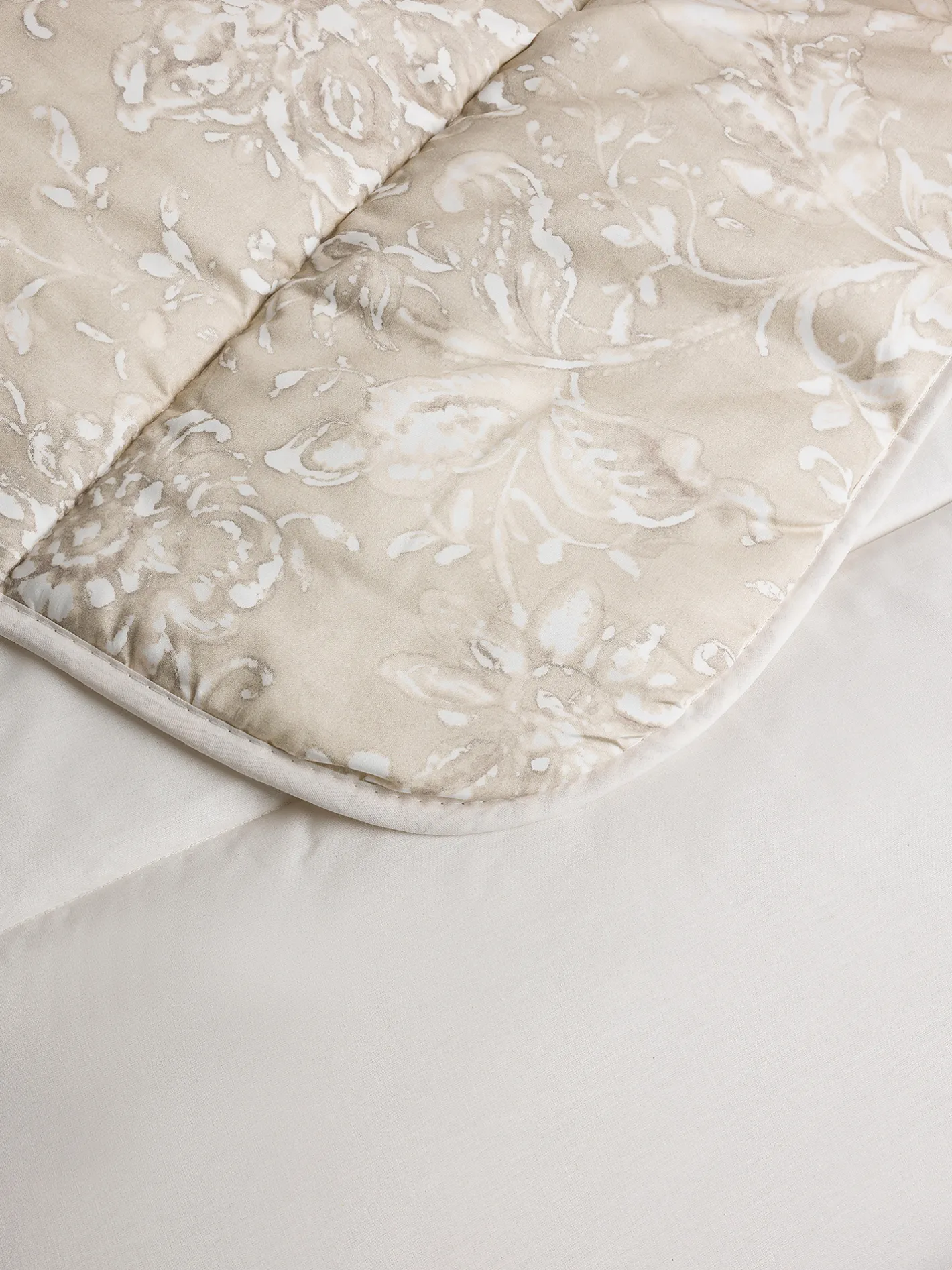 coincasa Biancheria Da Letto|Trapunte E Copriletti|Trapunta per letto matrimoniale in raso di cotone Portofino Beige